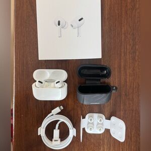 Apple AirPods Pro Wireless Charging Case